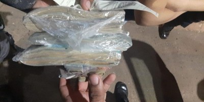 Jaru: Polícia aborda ônibus com mulher supostamente envolvida em assalto em Ji-Paraná;...