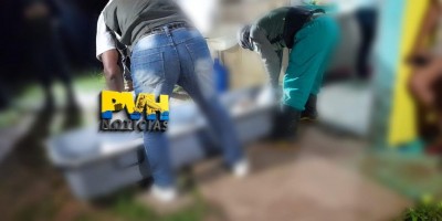 Homem é assassinado com vários tiros na porta de residência