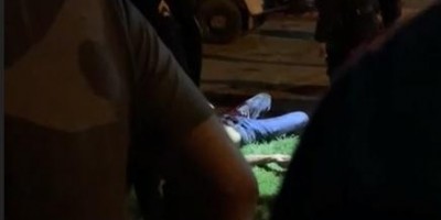Vídeo mostra momento em que homem é morto a facadas e ninguém o ajuda em Colorado do...