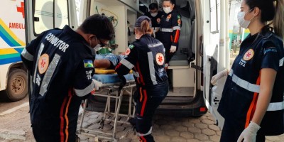 Homem se recusa a emprestar celular para desconhecido e acaba esfaqueado