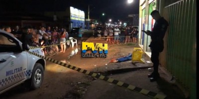 Câmera de segurança registra momento que homem é morto com vários tiros na cabeça em...