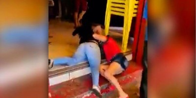 Técnica de enfermagem é espancada por rival ao passar na frente de bar