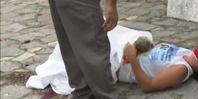 Mulher dá à luz no meio da rua com ajuda de vizinha em Ji-Paraná