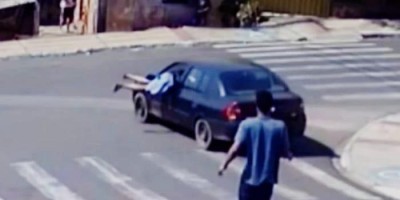 Ladrão pula de carro em movimento e de ponte para tentar escapar da prisão