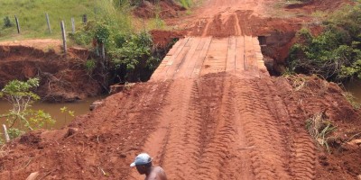 Prefeitura reconstrói ponte da linha 200 lado Sul em Rolim de Moura