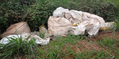 Sanerom recebe denúncia e constata descarte irregular de lixo na zona rural de Rolim de...