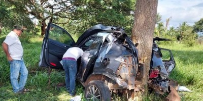 Médico é socorrido pelo Corpo de Bombeiros de Cerejeiras após acidente impressionante...