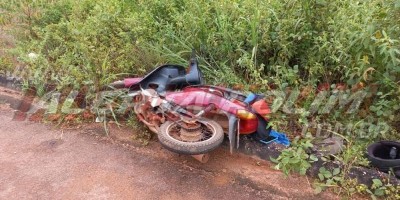 Motociclistas ficam feridos após colisão com carro no Jequitibá em Rolim de Moura