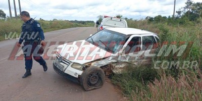 Colisão entre dois carros foi registrada na RO-010 em Rolim de Moura; veja o vídeo