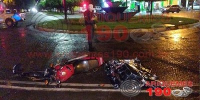 Jovem morre após bater moto em meio-fio de rotatória em avenida de Ariquemes 