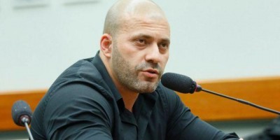 Após ser condenado a quase 9 anos de prisão por estimular atos antidemocráticos e...