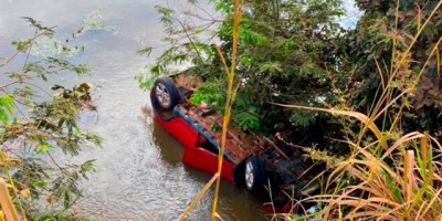 Motorista morre após carro cair em bueiro na Estrada do Calcário em Espigão D'Oeste