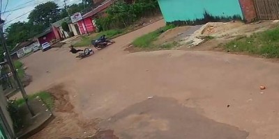 Câmera de segurança flagra grave colisão entre motos em Porto Velho