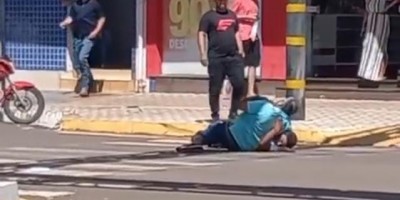 Motorista passa carro no pé de pedestre e situação acaba em pancadaria em Cacoal; veja...