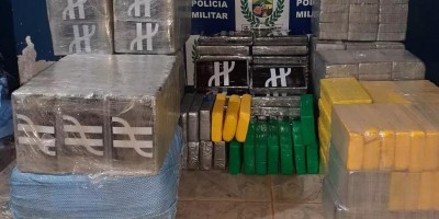 Mais de 400 kg de cocaína são encontrados dentro de carroceria de caminhão em...