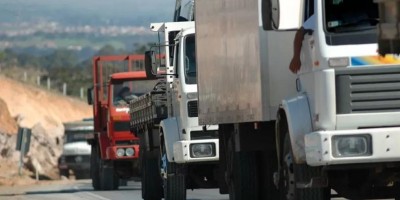 Novas regras de trânsito entram em vigor no Brasil neste mês, após mudança em lei;...