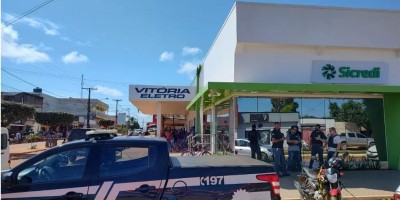 Homem mata ex-namorada a tiros dentro de agência bancária e depois tira a própria vida...