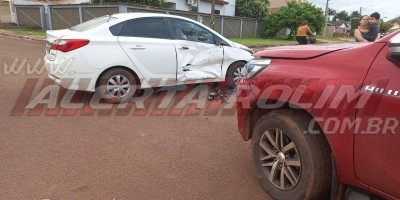 Colisão entre dois carros resultou em danos materiais na tarde desta terça em Rolim de...
