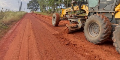 Zona Rural de Rolim de Moura recebe limpeza e pratolamento
