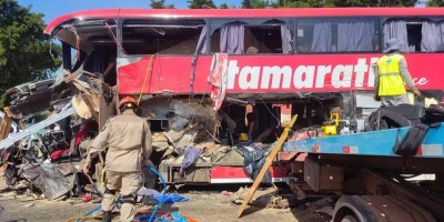 Grave acidente entre ônibus e carreta deixa 11 mortos na BR-163 no MT; veja o vídeo