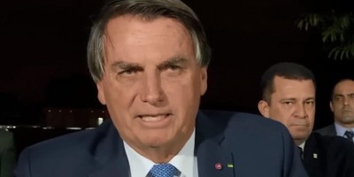 Apoiadores não entendem ironia e aplaudem Bolsonaro após presidente dizer que gasolina...