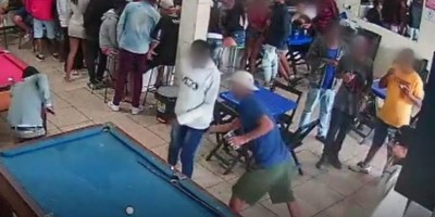 Irmãos tentam matar jovem com facada no coração em bar em Porto Velho