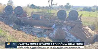 Carreta tomba na BR-364 em Ji-Paraná