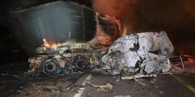 Pai e filho morrem e 5 ficam feridos em acidente entre carro e carretas na BR-163 em MT;...