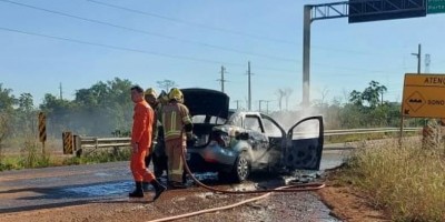 Vilhena: Carro pega fogo na BR-364 após pane elétrica; veja o vídeo