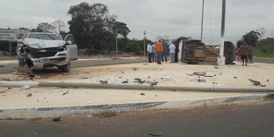 Motorista fica preso às ferragens após grave acidente na BR-364 em Jaru; veja vídeos
