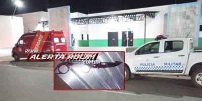 Homem é socorrido com canivete cravado nas costas após sofrer tentativa de homicídio...