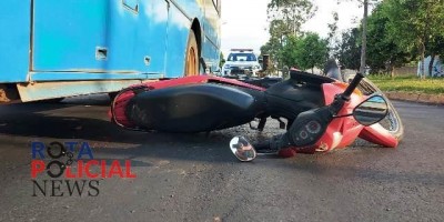 Sem freios, ônibus escolar 'atropela' duas motos e grávida sofre ferimentos em Vilhena
