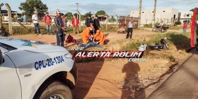 Motociclista é socorrido pelos bombeiros após colisão com carro na RO-010, em Rolim de...
