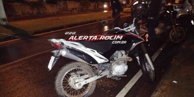 Motociclista fica ferido após acidente entre carro e moto em Rolim de Moura