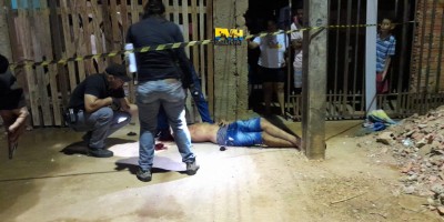 Câmera de segurança registra ataque a tiros que deixou um morto e outro ferido em Porto...