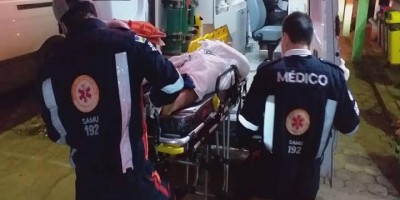 Travesti é socorrido para a UPA após ser esfaqueado por mulher