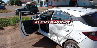 Colisão entre dois carros foi registrada nesta manhã no bairro Planalto em Rolim de...