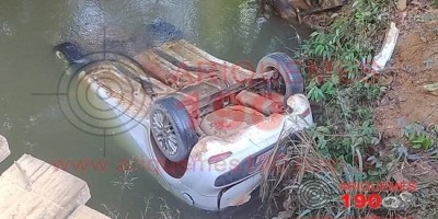 Jovem morre afogado após seu veículo cair da ponte em Ariquemes