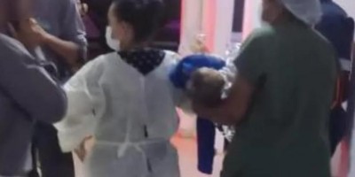 Mãe coloca fogo no filho de 1 ano e depois no próprio corpo em Goiás, segundo polícia
