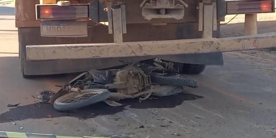 Pai e filho morrem após serem atropelados por caminhão boiadeiro em Buritis; veja o...