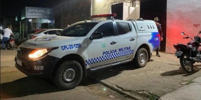 Mulher ataca namorado a tesouradas por ele ter se recusado a fazer sexo com ela