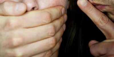 Aluna de 12 anos acusa professor de passar a mão em suas partes íntimas