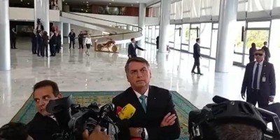 Bolsonaro diz que dispensa apoio de quem pratica violência contra opositores e...