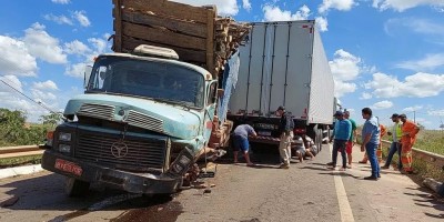 Acidente envolvendo 5 veículos deixa trânsito congestionado em Cacoal; veja o vídeo