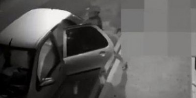 Mulher é estuprada dentro de carro e tem celular roubado por criminoso