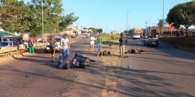 Colisão entre motos deixa três pessoas feridas na BR-364 em Jaru