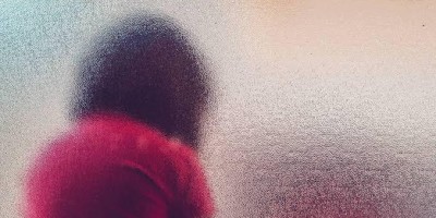Mãe é detida suspeita de levar amigos para estuprar a filha desde os seis anos em Porto...