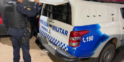 Homem é preso suspeito de enfiar aliança na boca da esposa a força durante discussão