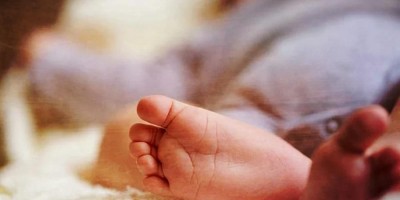 Jovem cheira cocaína e, 'na onda', agride esposa e chuta carrinho com bebê de dois meses