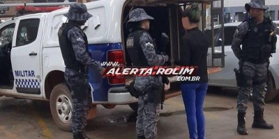 Mulher acusada de tráfico de drogas é presa pela polícia em Rolim de Moura